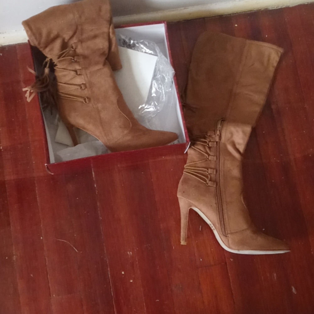 Boots - Picture 2 of 4